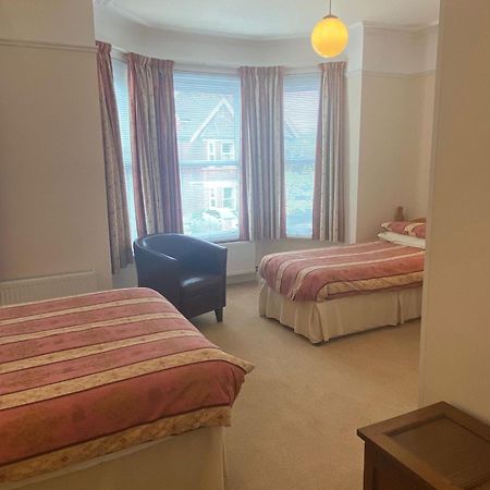 Landguard Lodge Guest House Shipley  外观 照片