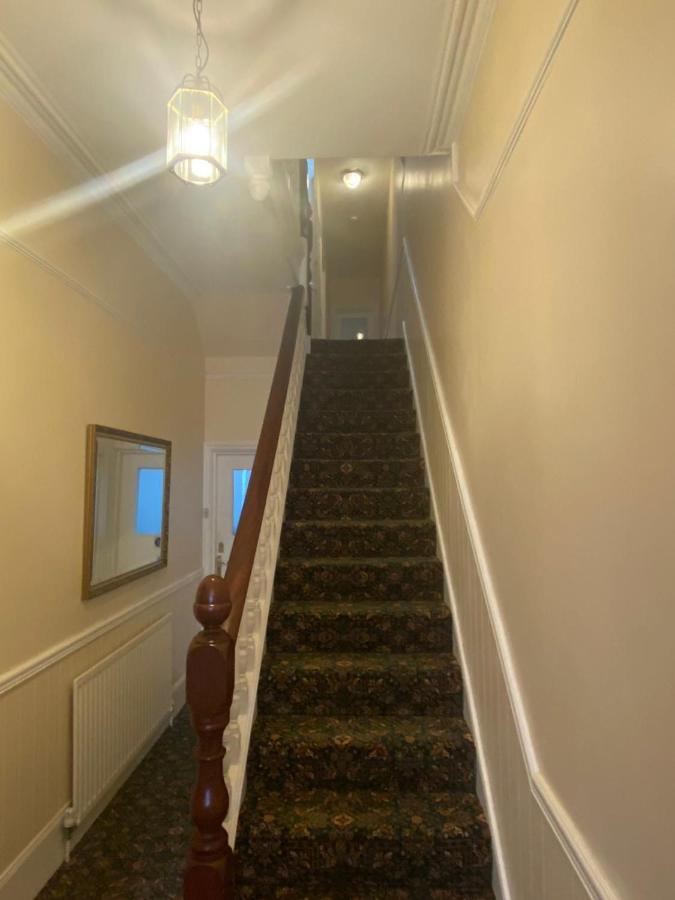 Landguard Lodge Guest House Shipley  外观 照片