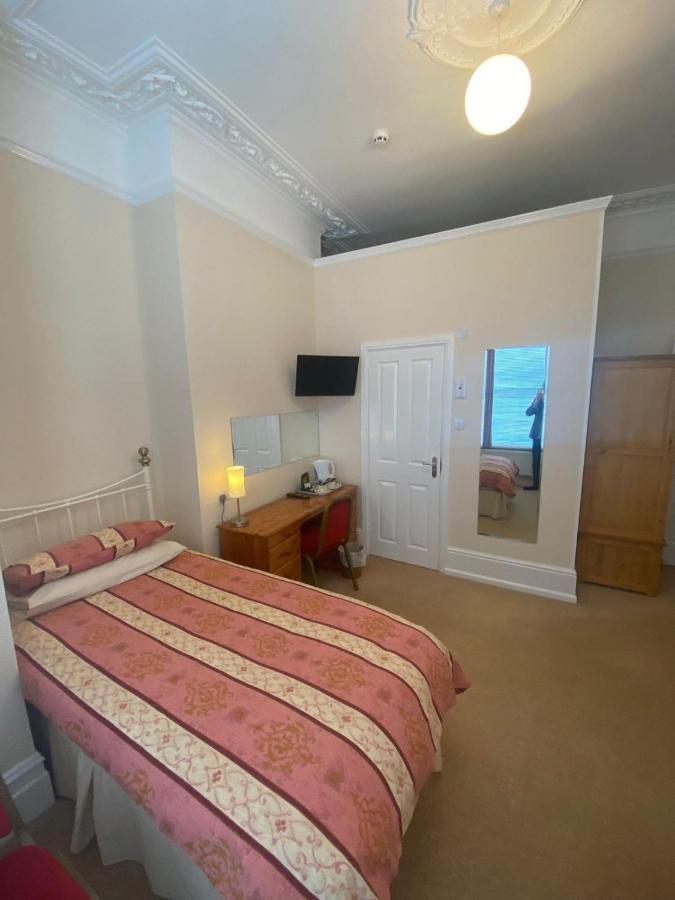 Landguard Lodge Guest House Shipley  外观 照片