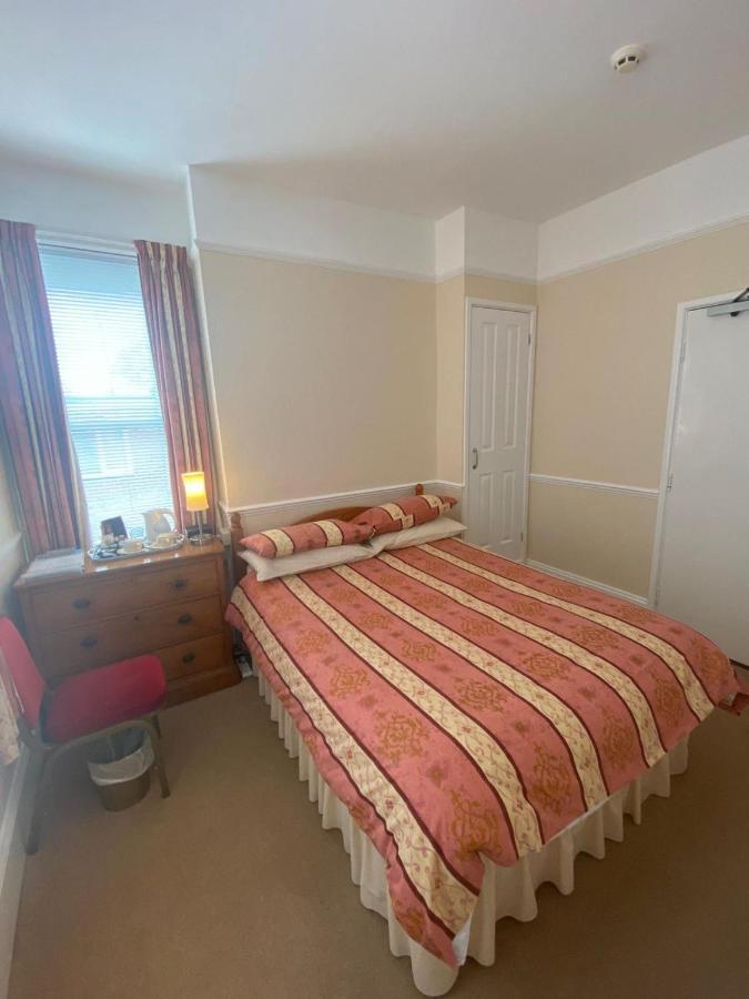 Landguard Lodge Guest House Shipley  外观 照片