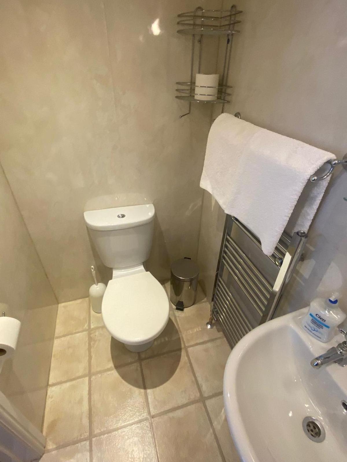 Landguard Lodge Guest House Shipley  外观 照片