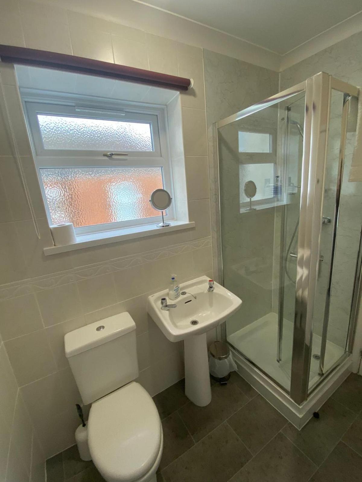 Landguard Lodge Guest House Shipley  客房 照片