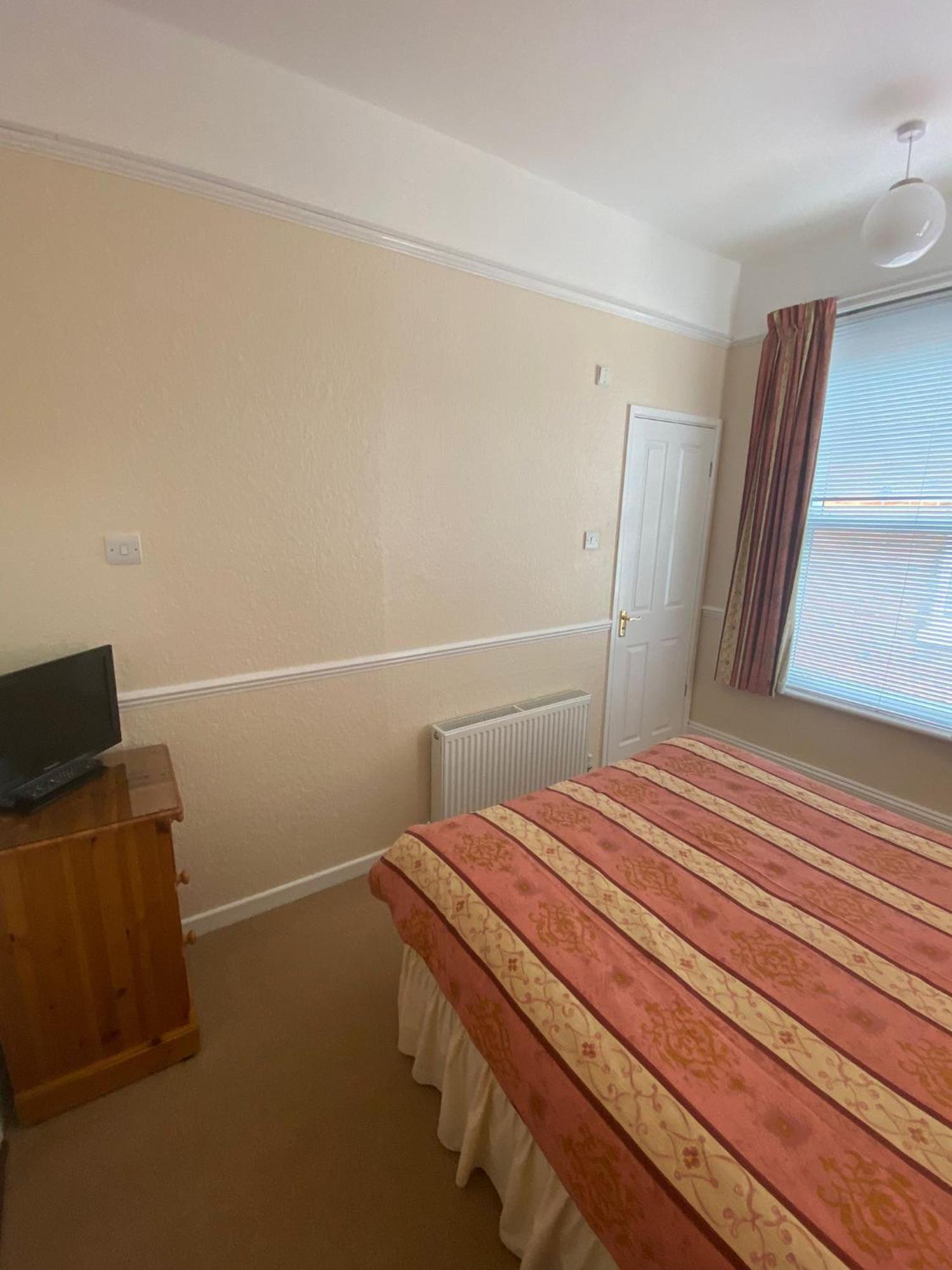 Landguard Lodge Guest House Shipley  外观 照片