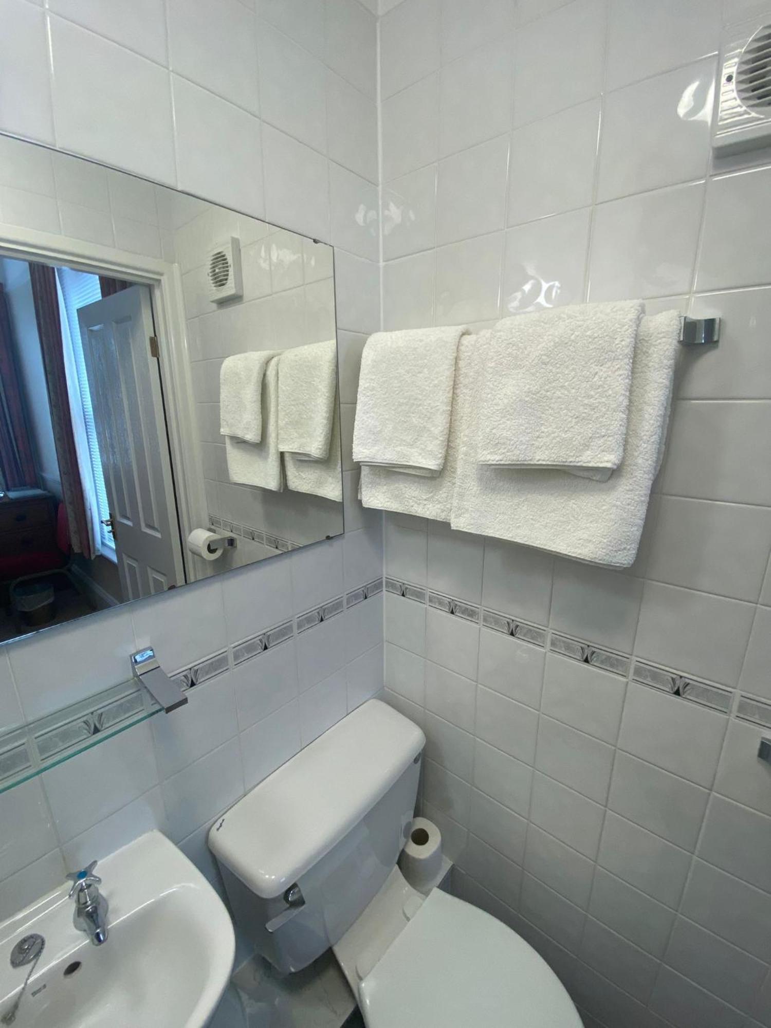 Landguard Lodge Guest House Shipley  外观 照片